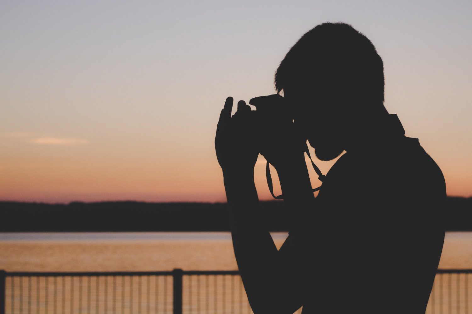 6 dicas para fotos épicas com pouca luz sem tripé